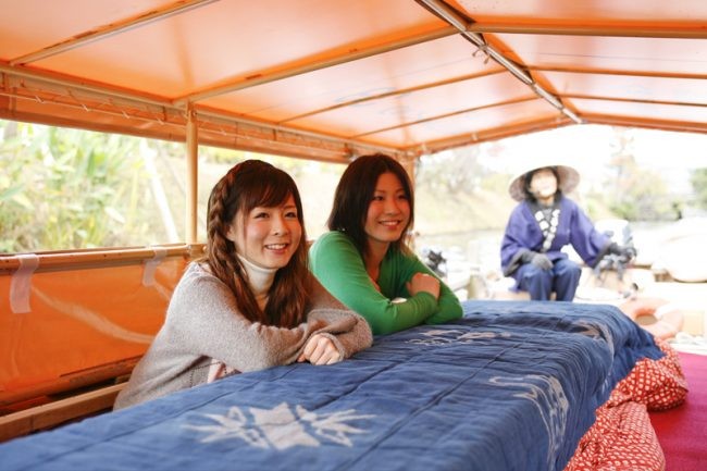 島根県松江市の観光遊覧船「ぐるっと松江堀川めぐり」のこたつ船