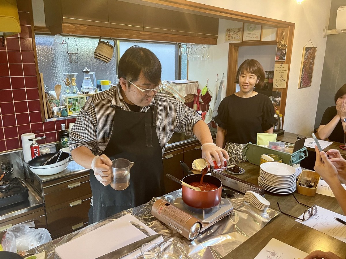 鳥取県境港市にあるカフェ『chiento（チエント）』で開かれた料理教室の様子