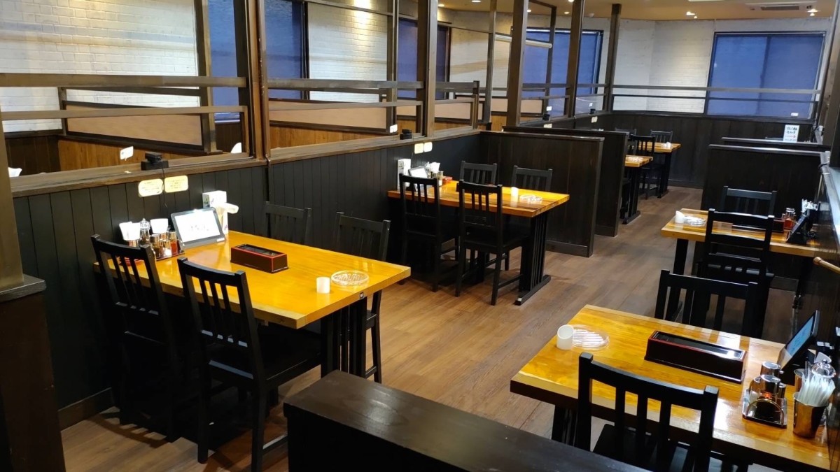 鳥取県鳥取市にオープンしたラーメン店『麵匠はな美』の店内の様子