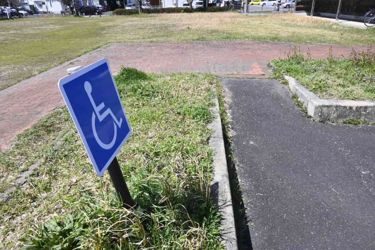 鳥取県倉吉市にある『河北中央公園』の身体障碍者用駐車場