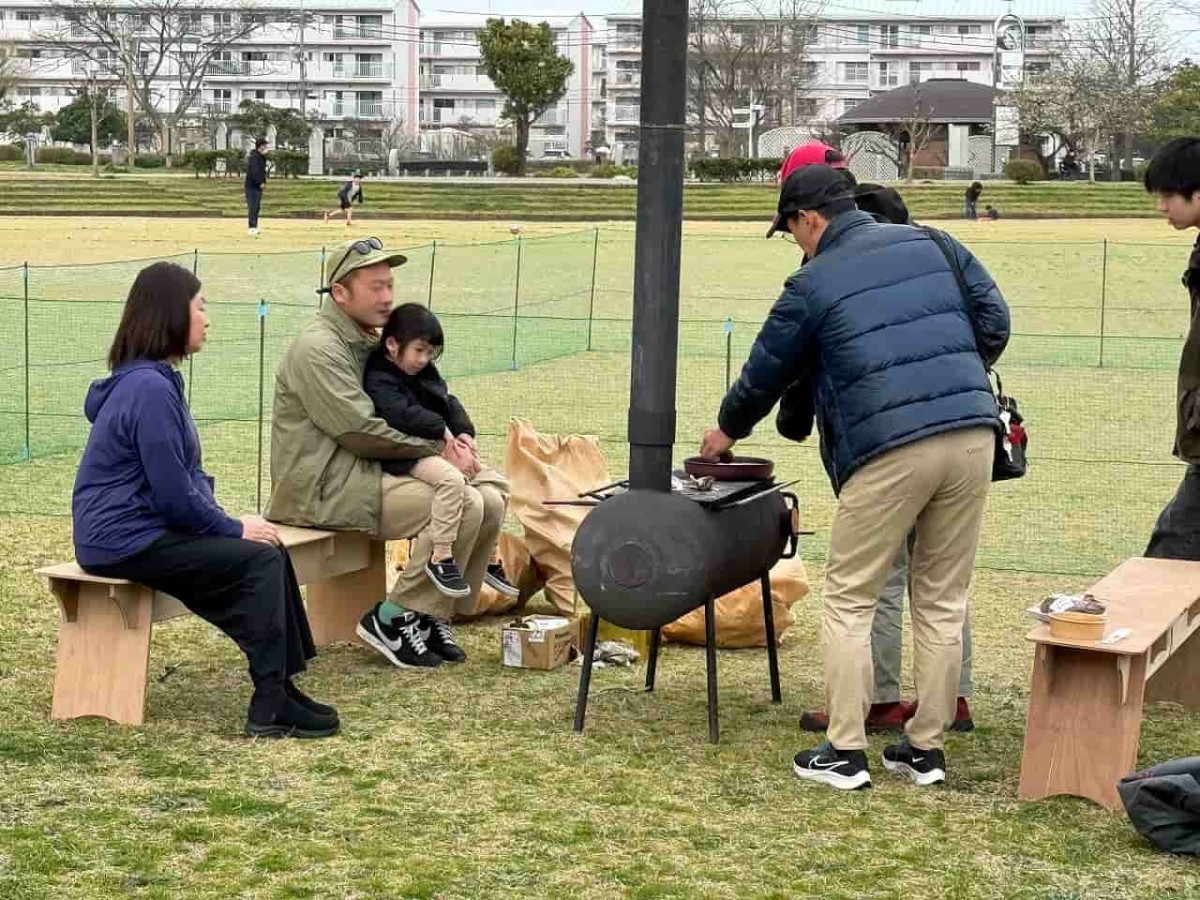 鳥取県米子市『弓ヶ浜公園』で毎週日曜に開催の朝市「ムサシオープンデパート」で販売している牡蠣