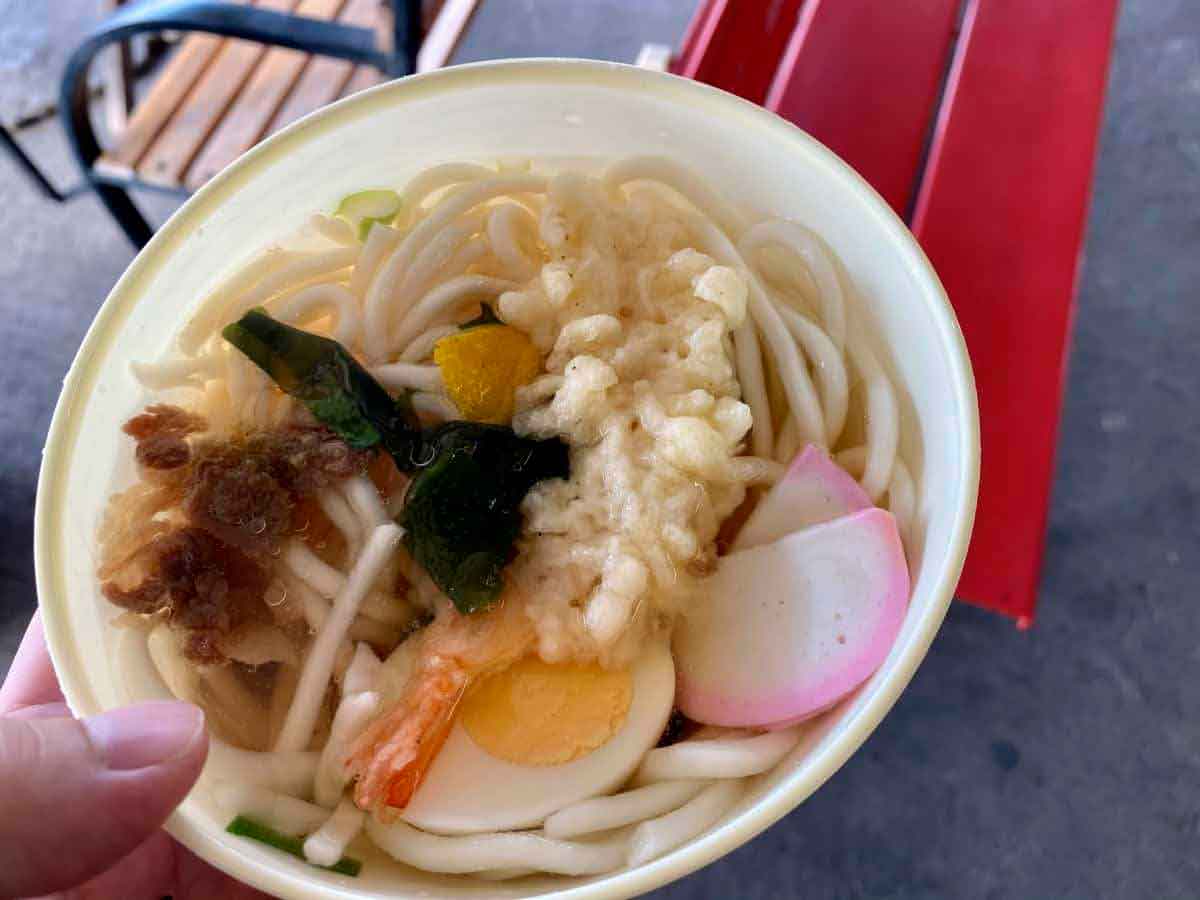 島根県益田市の『後藤商店』のレトロ自販機のうどん