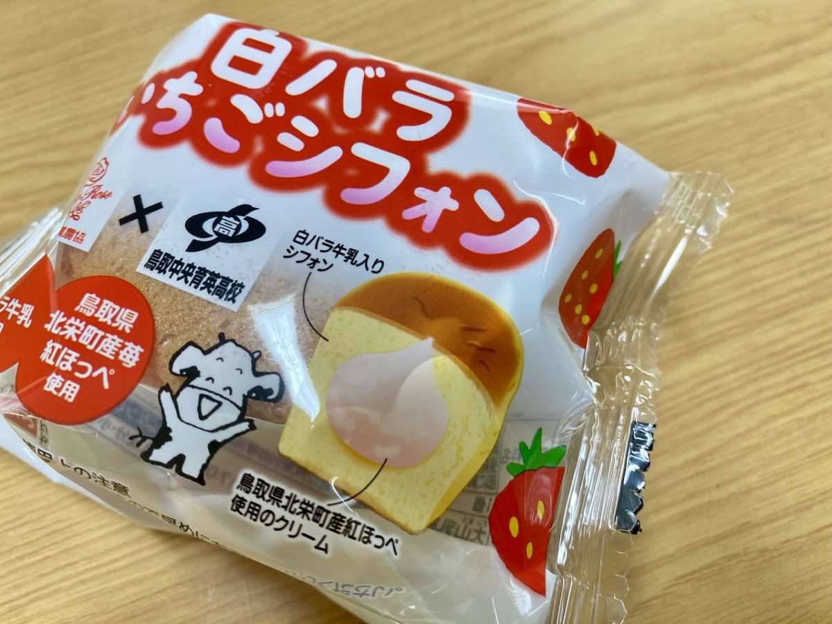 人気記事_即買いレビュー！「白バラ」と高校生のコラボ商品「いちごシフォン」が売ってたので食べてみた