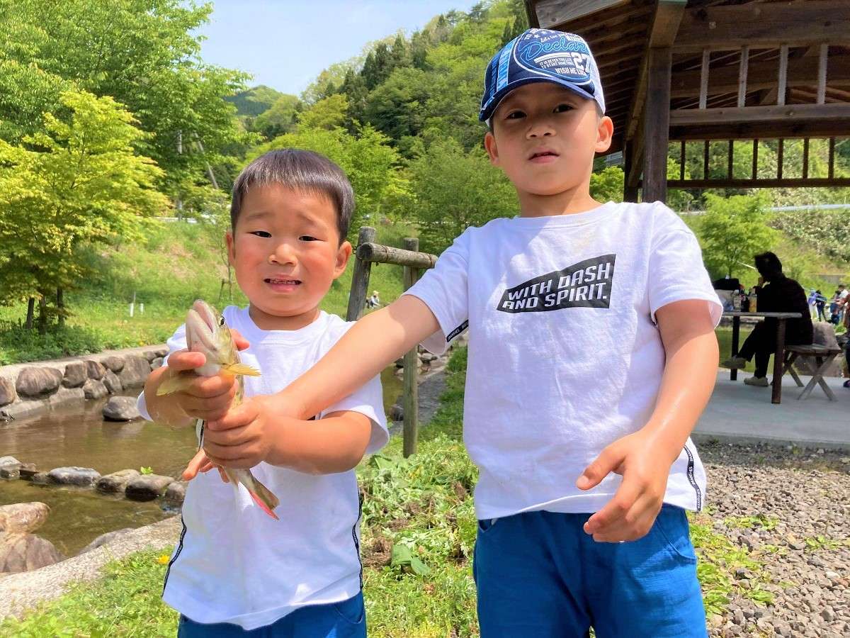 島根県飯南町_ヤマメ釣り堀_子ども連れ_人気_おでかけ