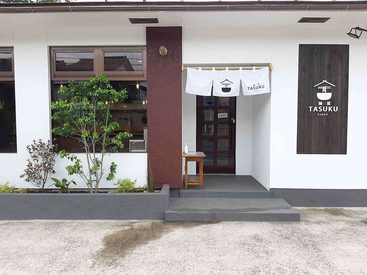 鳥取県倉吉市の人気ラーメン店『麺屋TASUKU』の外観