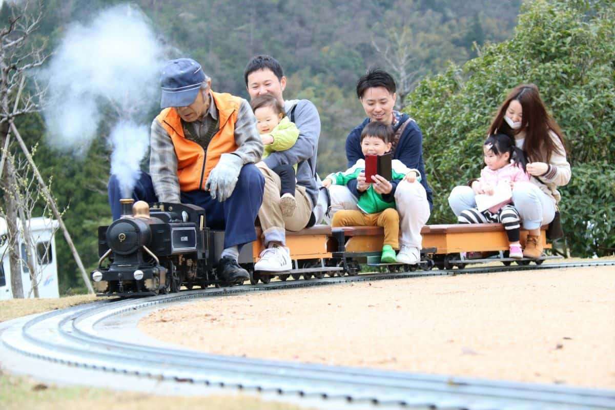 やずミニsl博物館やずぽっぽ 乗車体験も人気 八頭町でミニ鉄道模型にライドオン 日刊lazuda ラズダ 島根 鳥取を知る 見る 食べる 遊ぶ 暮らすwebマガジン