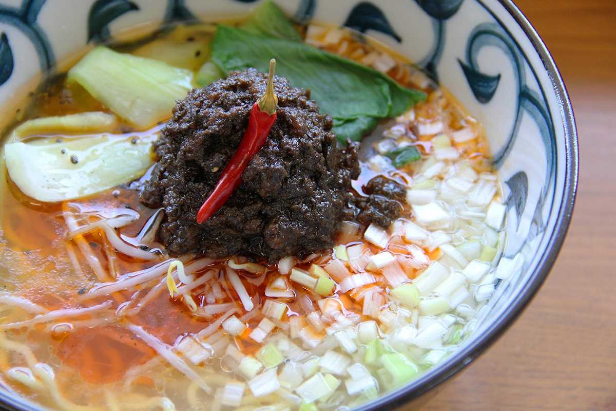 米子市内の人気店 ラーメン悟空 と えんや淀江 がタッグを組んだ 鳥取牛骨黒胡麻坦々麺 実食レポート 日刊lazuda ラズダ 島根 鳥取 を知る 見る 食べる 遊ぶ 暮らすwebマガジン