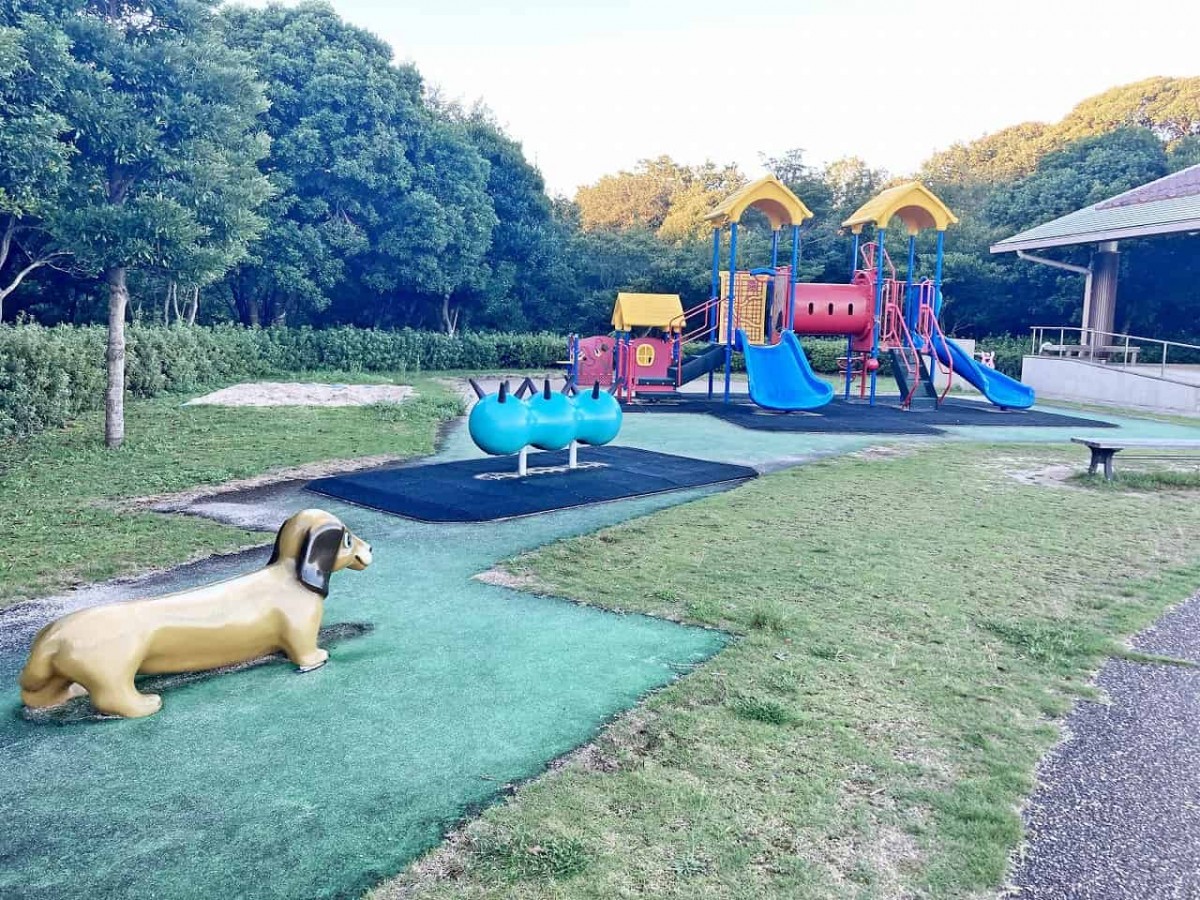 島根県益田市_公園_子ども連れ_お出かけ_万葉公園_駐車場_すべり台