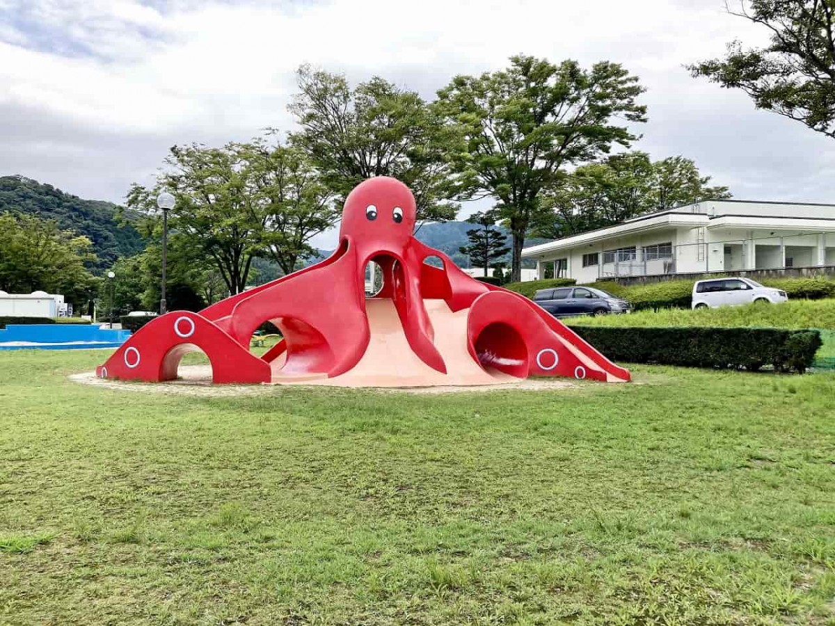 島根県益田市_公園_子ども連れ_お出かけ_浜田市旭運動園_駐車場_すべり台