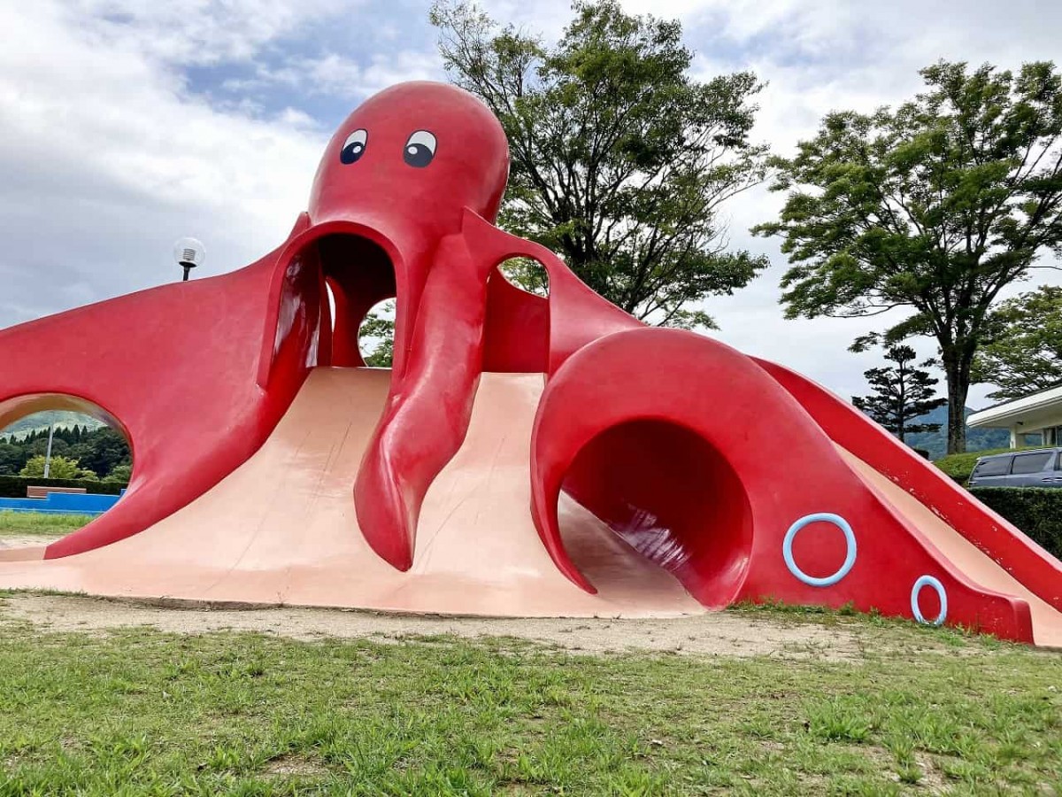 島根県益田市_公園_子ども連れ_お出かけ_浜田市旭運動園_駐車場_すべり台