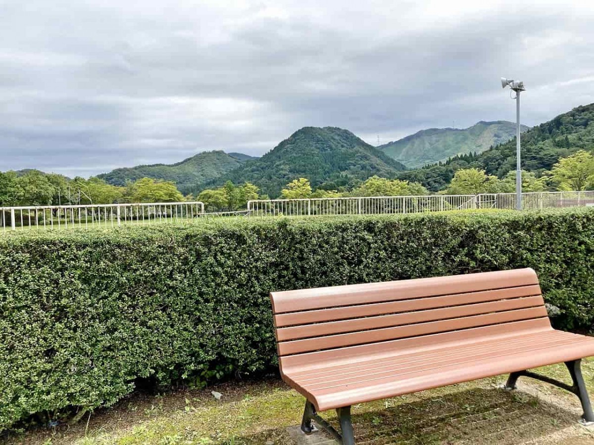 島根県益田市_公園_子ども連れ_お出かけ_浜田市旭運動園_駐車場_すべり台