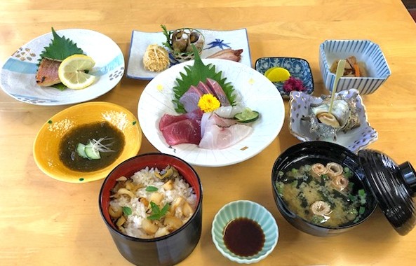 島根県出雲市にある魚介料理店『花房商店』の料理