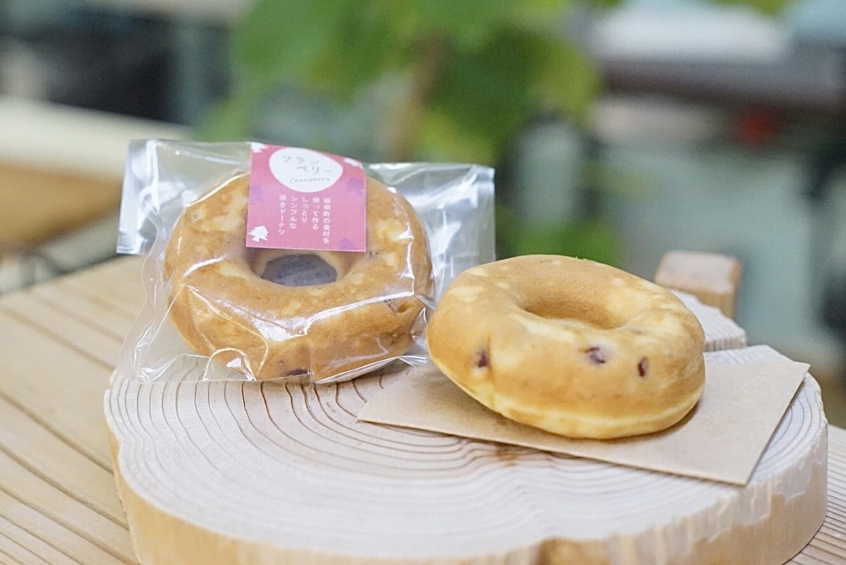 島根県雲南市にある『ミント』で販売されている『ラムネMILK堂』の焼きドーナツ