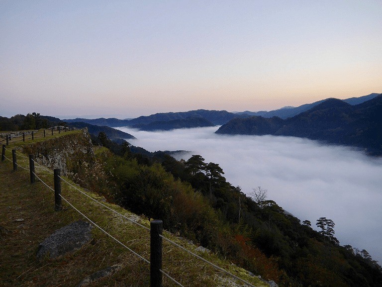 島根県津和野町の観光名所『津和野城跡』で見られる雲海の景色