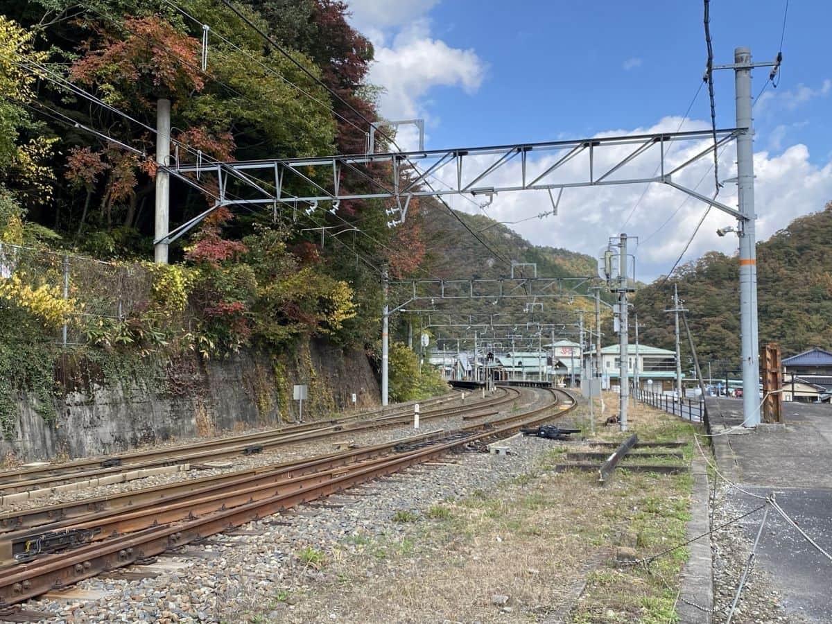 鳥取県日南町_生山神社_紅葉_穴場_行き方_場所_線路