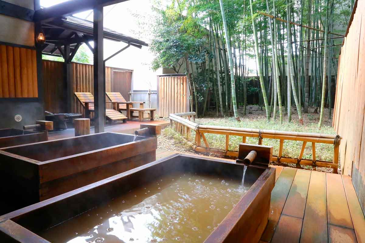 島根県出雲市にある人気日帰り温泉『出雲駅前温泉 らんぷの湯』の湯船