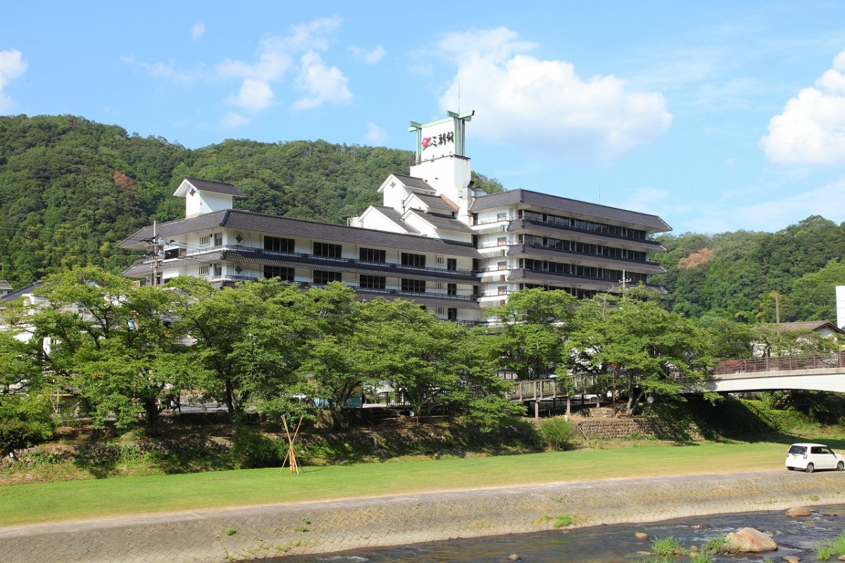 鳥取県を代表する温泉地・三朝温泉の景観