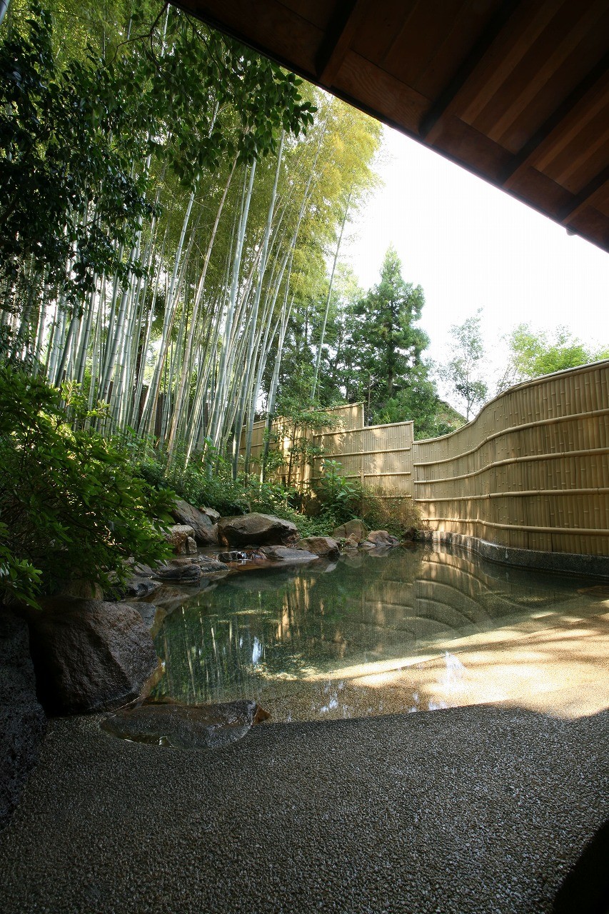 人気記事_玉造温泉の温泉宿『旅亭 山の井』。庭園と一体になれる露天風呂を日帰りで満喫