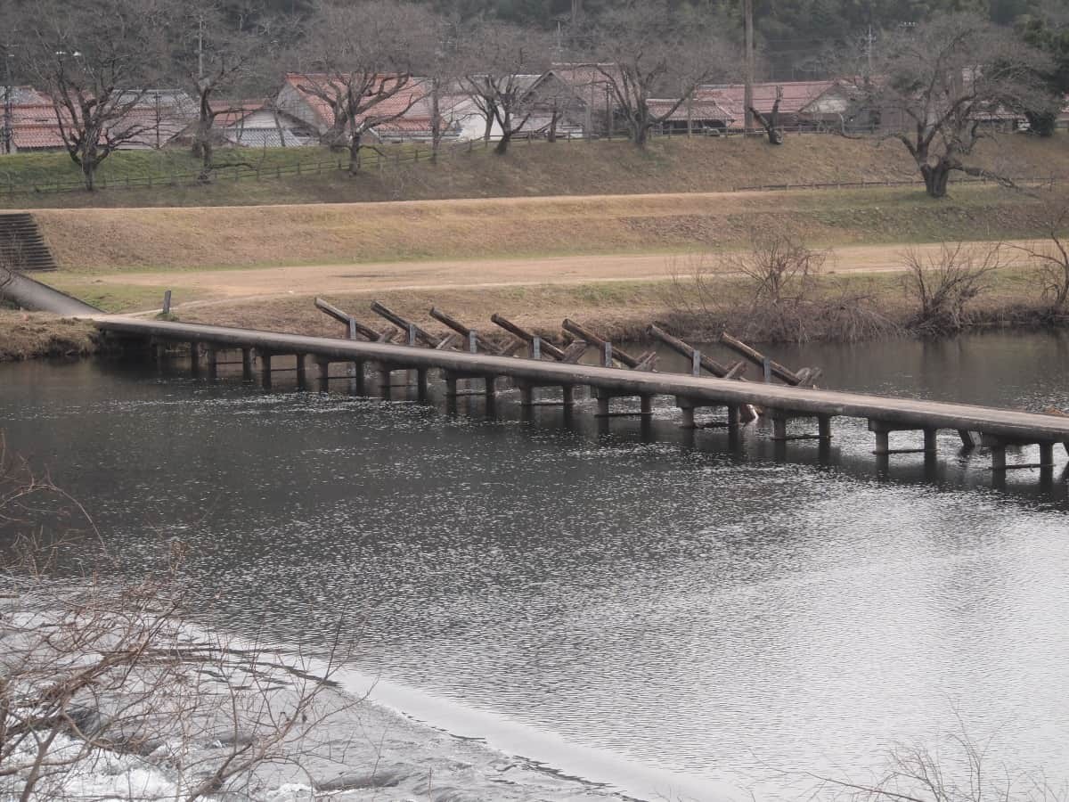 島根県雲南市の斐伊川に架かるお出かけスポット『願い橋（潜水橋）』