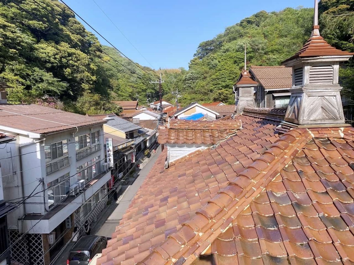 島根県大田市の温泉津温泉の町並み