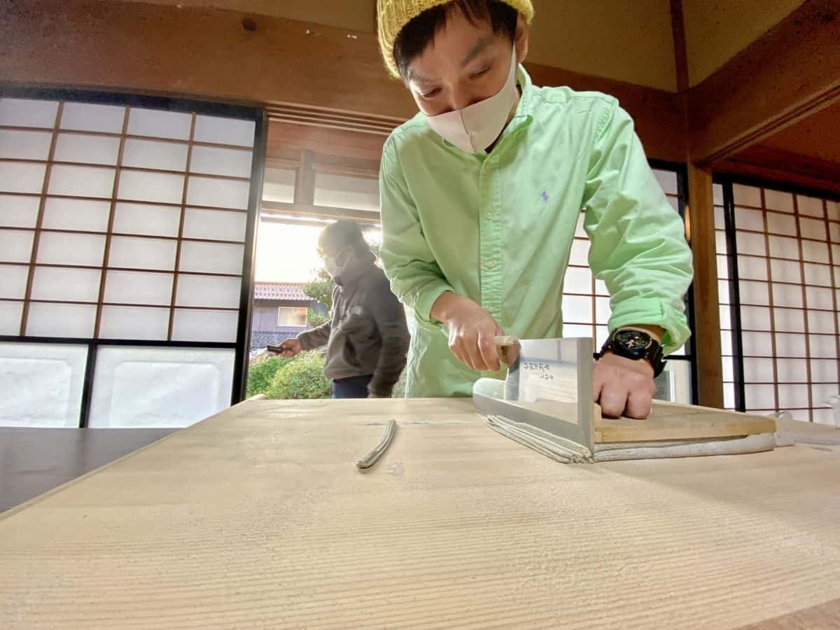 出雲市の伊野地区「そば打ち体験」の参加時の様子