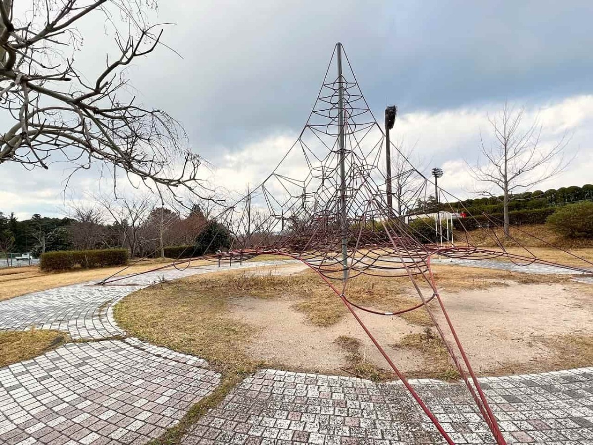 松江総合運動公園の中にある子ども広場の様子