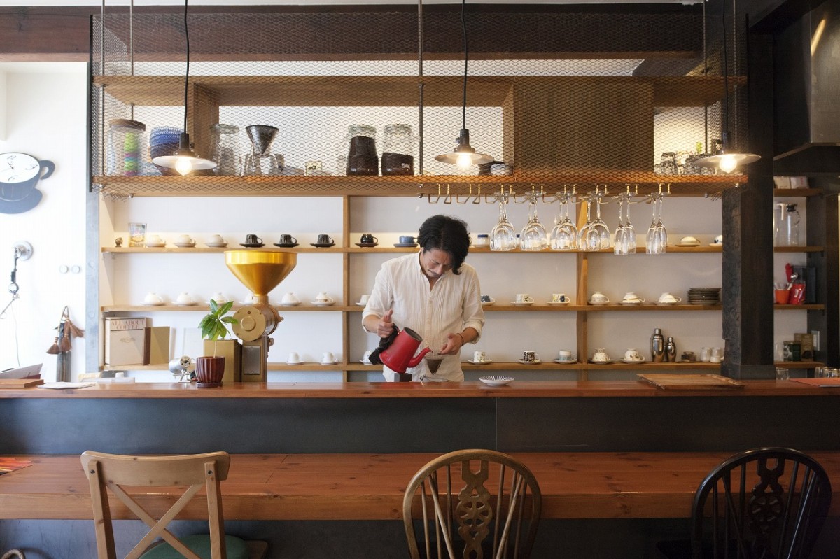 松江市殿町にあるコーヒー専門のカフェ『libre coffee roaster（リブルコーヒーロースター）』の店内の様子