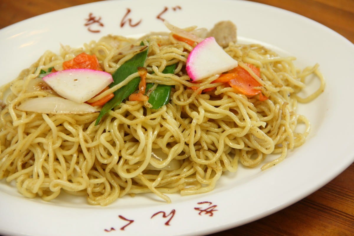 島根県出雲市大社町の大衆食堂『きんぐ』のご当地グルメ「大社焼きそば」