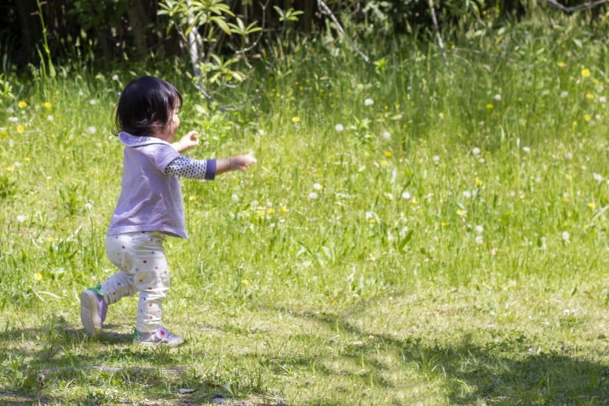 赤ちゃんの歩きはじめのイメージ