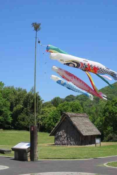 島根県松江市の『島根県立八雲立つ風土記の丘』で開催されるゴールデンウイークイベント「こどもまつり」の様子