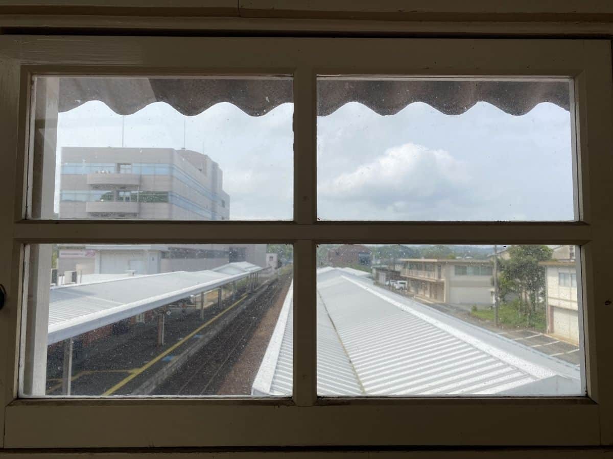 島根県大田市にあるJR山陰本線の大田市駅の跨線橋