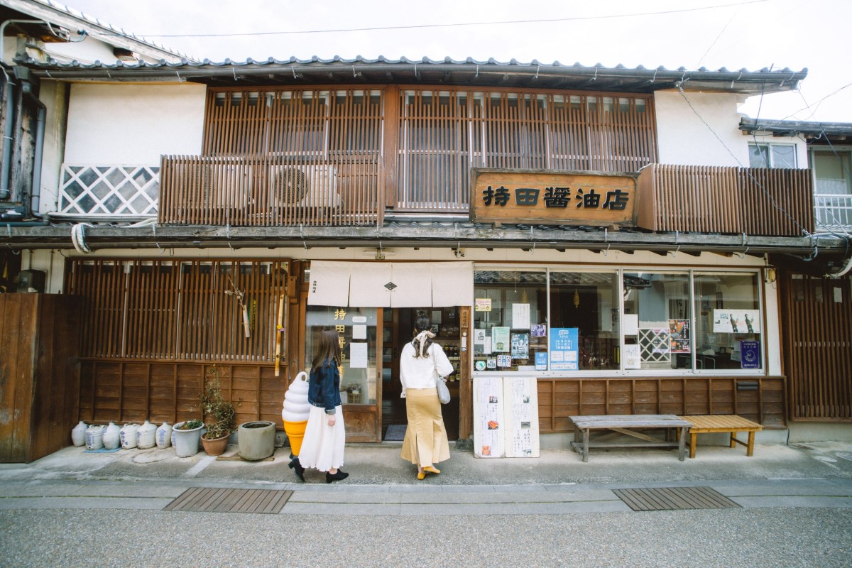 島根県出雲市の観光地・木綿街道にある『持田醤油店』の外観