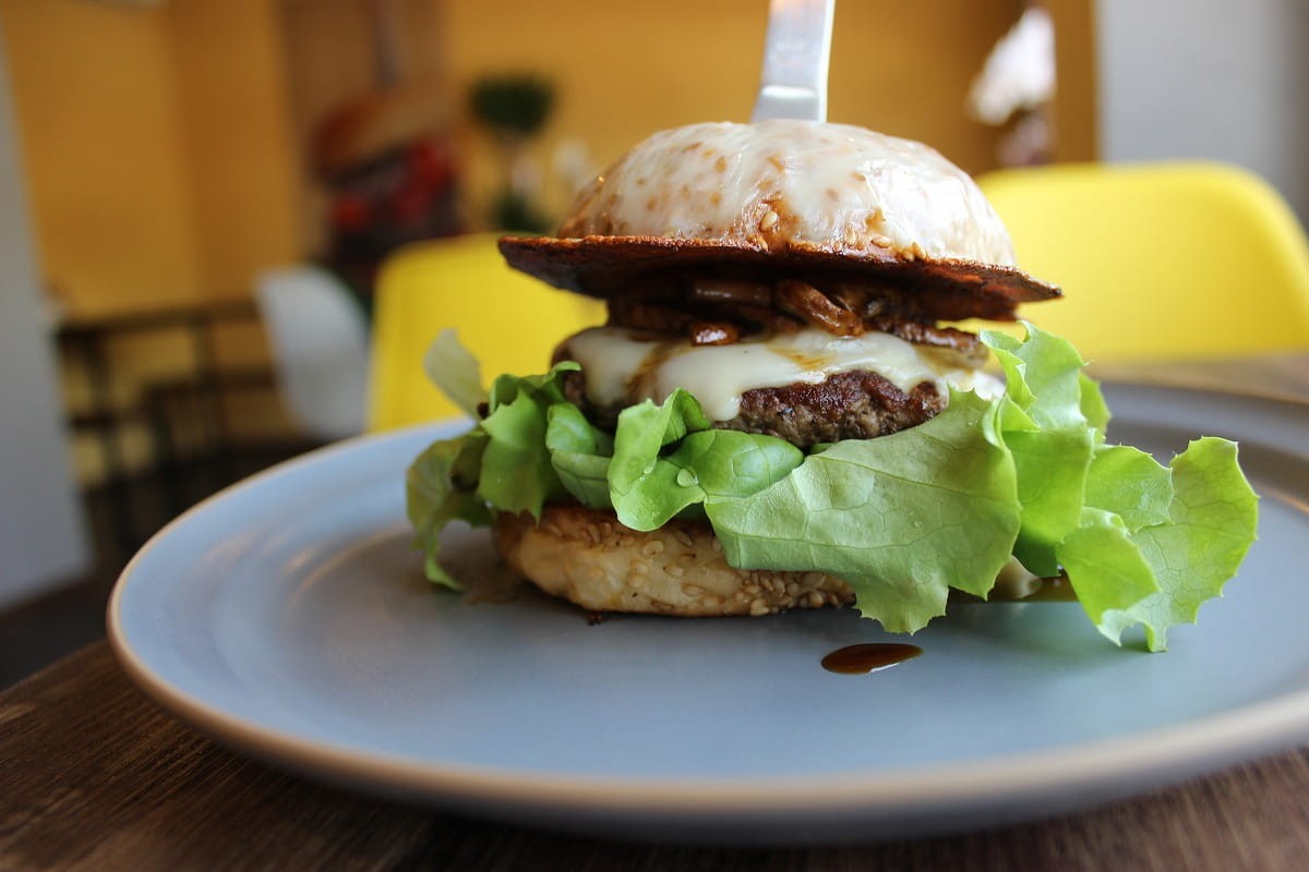 島根県松江市にあるハンバーガー専門店『jands burgers cafe』の「マッシュルーム-モッツァレラバーガー」