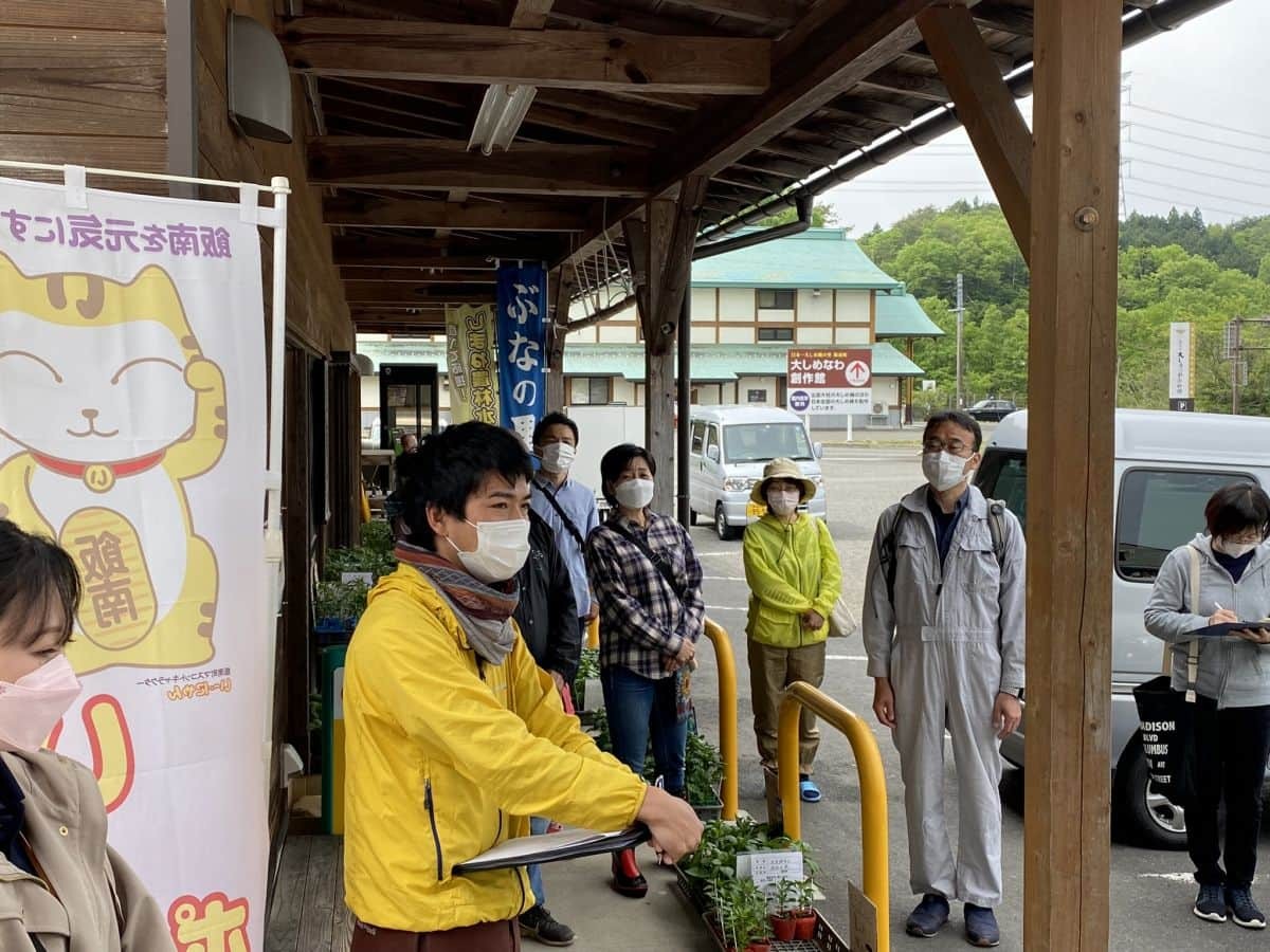 説明をする飯南町観光協会のスタッフさん