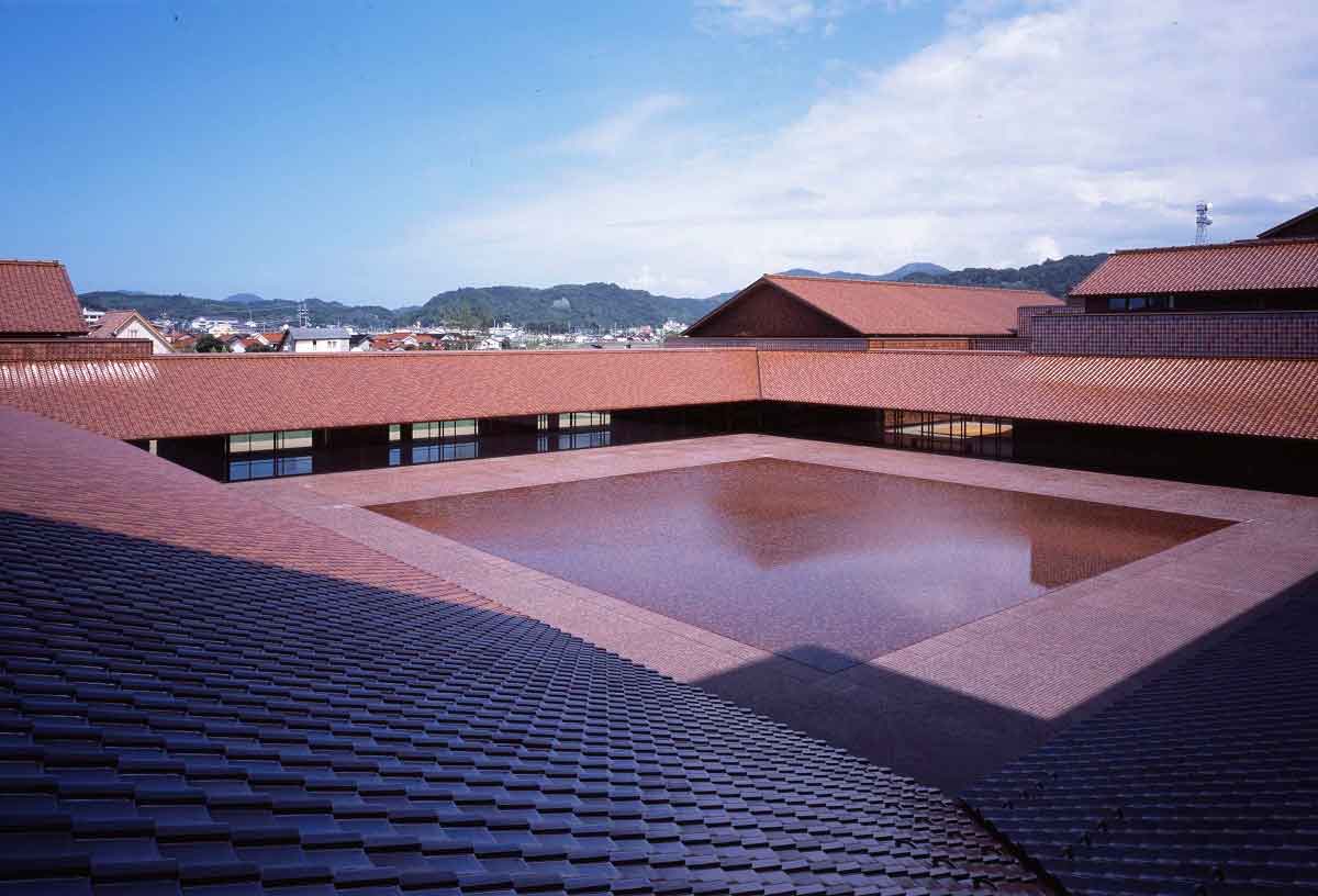 島根県益田市にある観光・アートスポット『グラントワ』の建築美