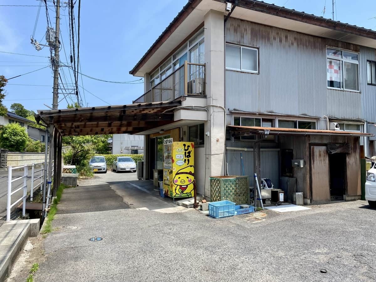 島根県松江市西川津町の『ひばり弁当仕出しセンター』前にある自販機