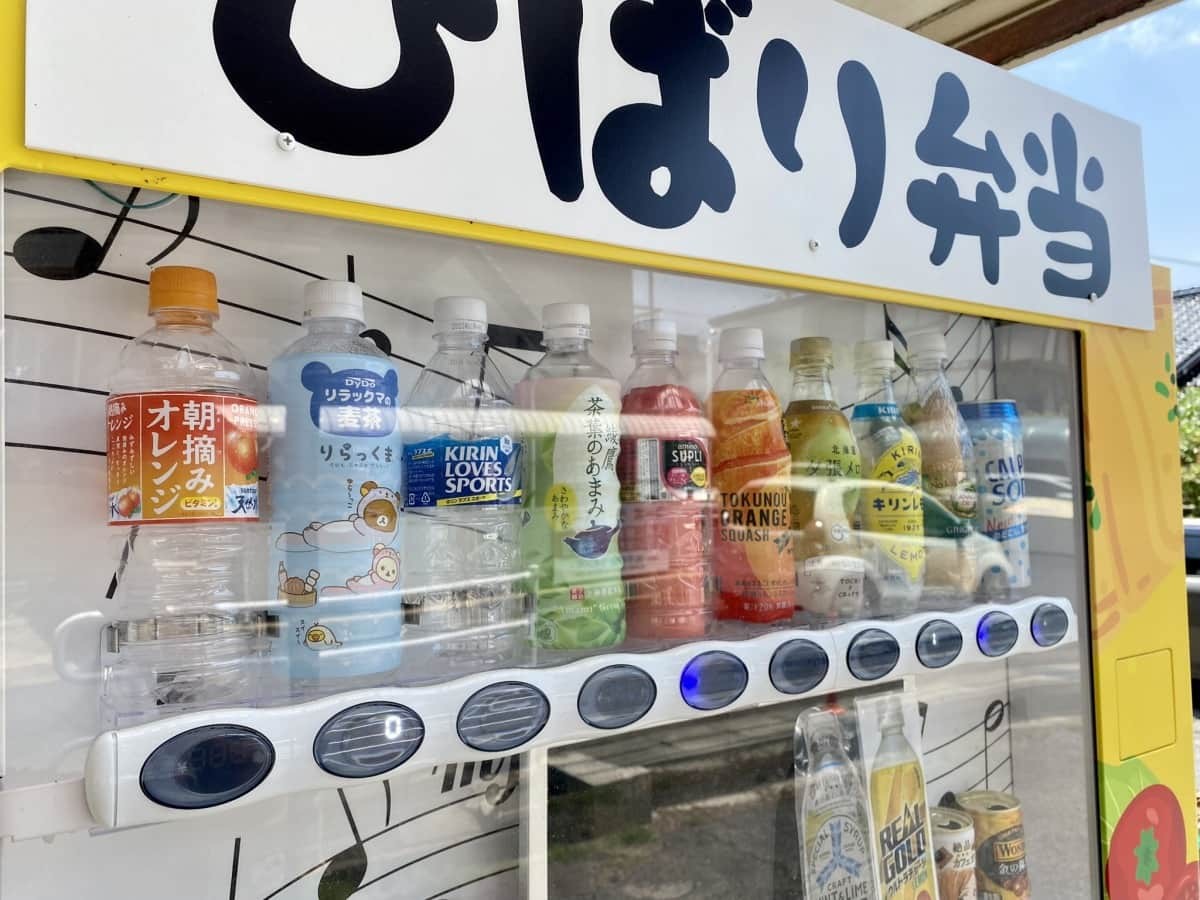 島根県松江市西川津町の『ひばり弁当仕出しセンター』前にある自販機