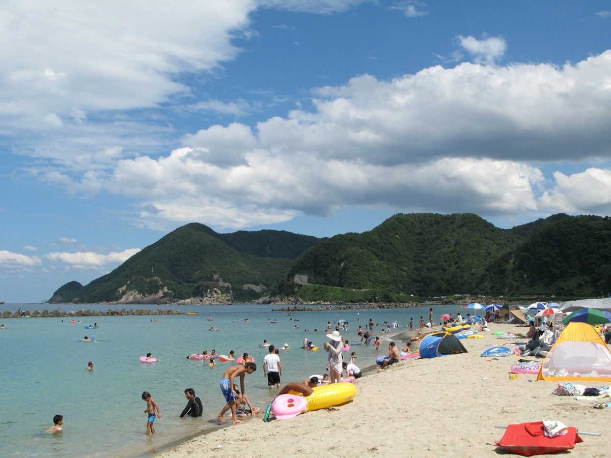 兵庫県豊岡市にあるリゾートホテル『休暇村竹野海岸』近くの海水浴場