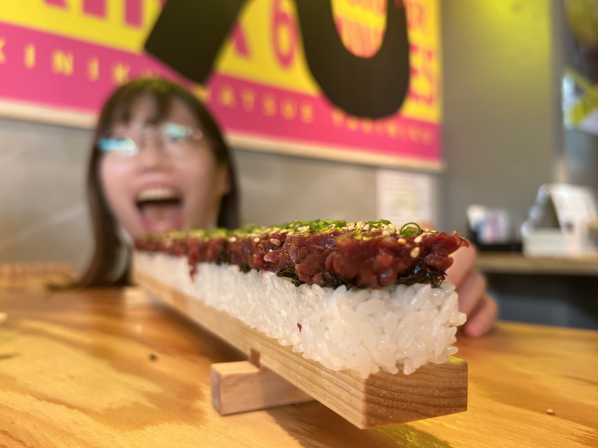 島根県松江市にある『焼肉酒場れもん松江駅前店』の特製ユッケ寿司