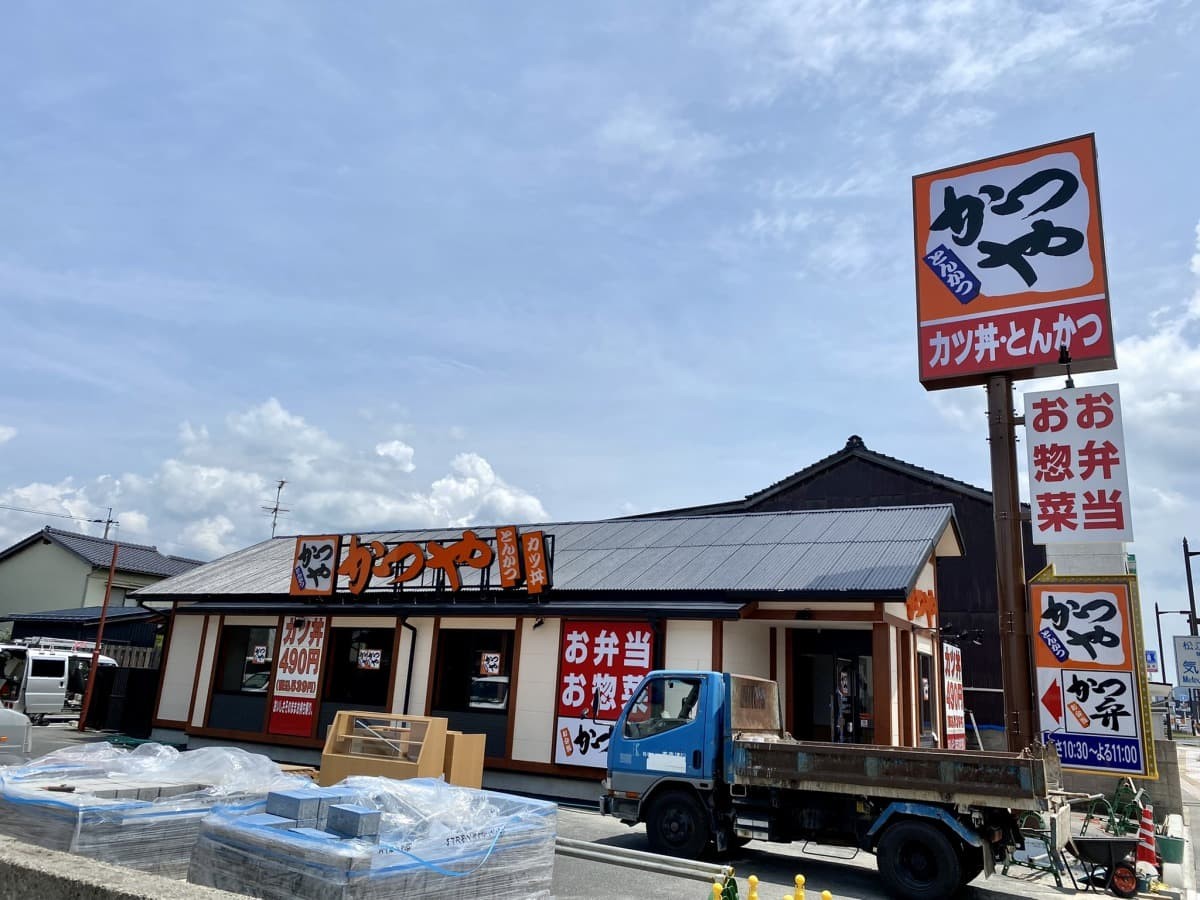 島根県松江市にオープンした「かつや島根松江店」の工事中の外観