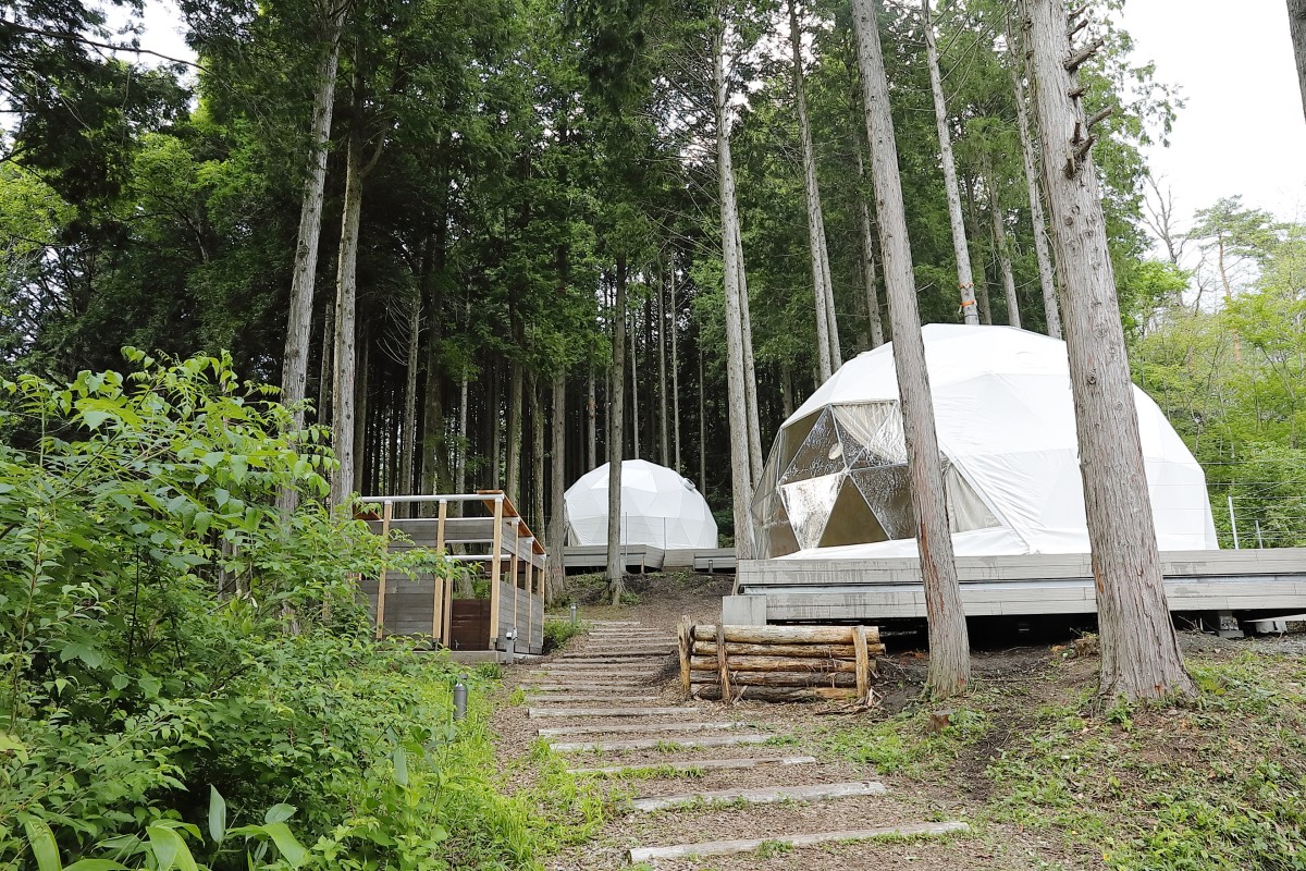 岡山県蒜山高原のアウトドアスポット『ひるぜん塩釜キャンピングヴィレッジ』に登場したグランピングドームテント
