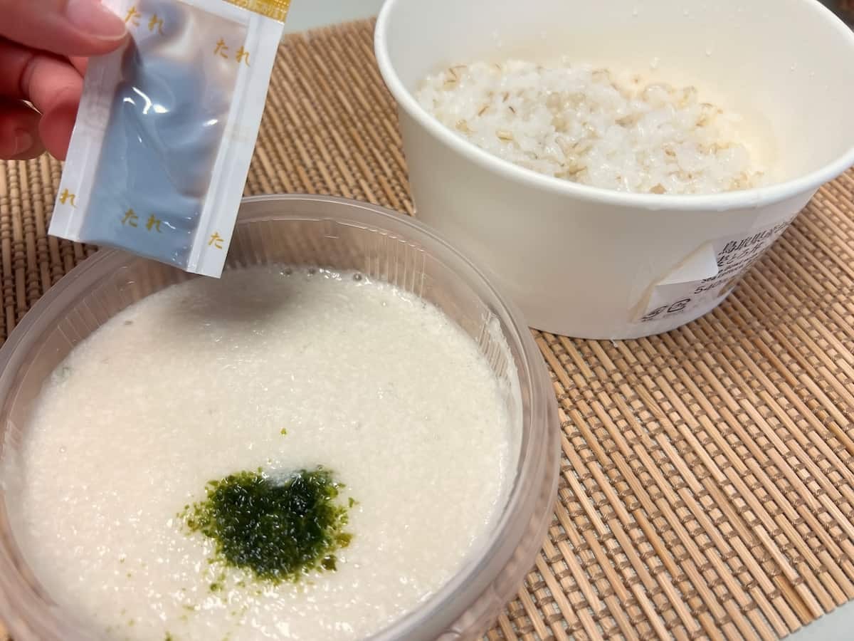 鳥取県産ねばりっことセブンイレブンのコラボ商品「麦とろ丼」の写真