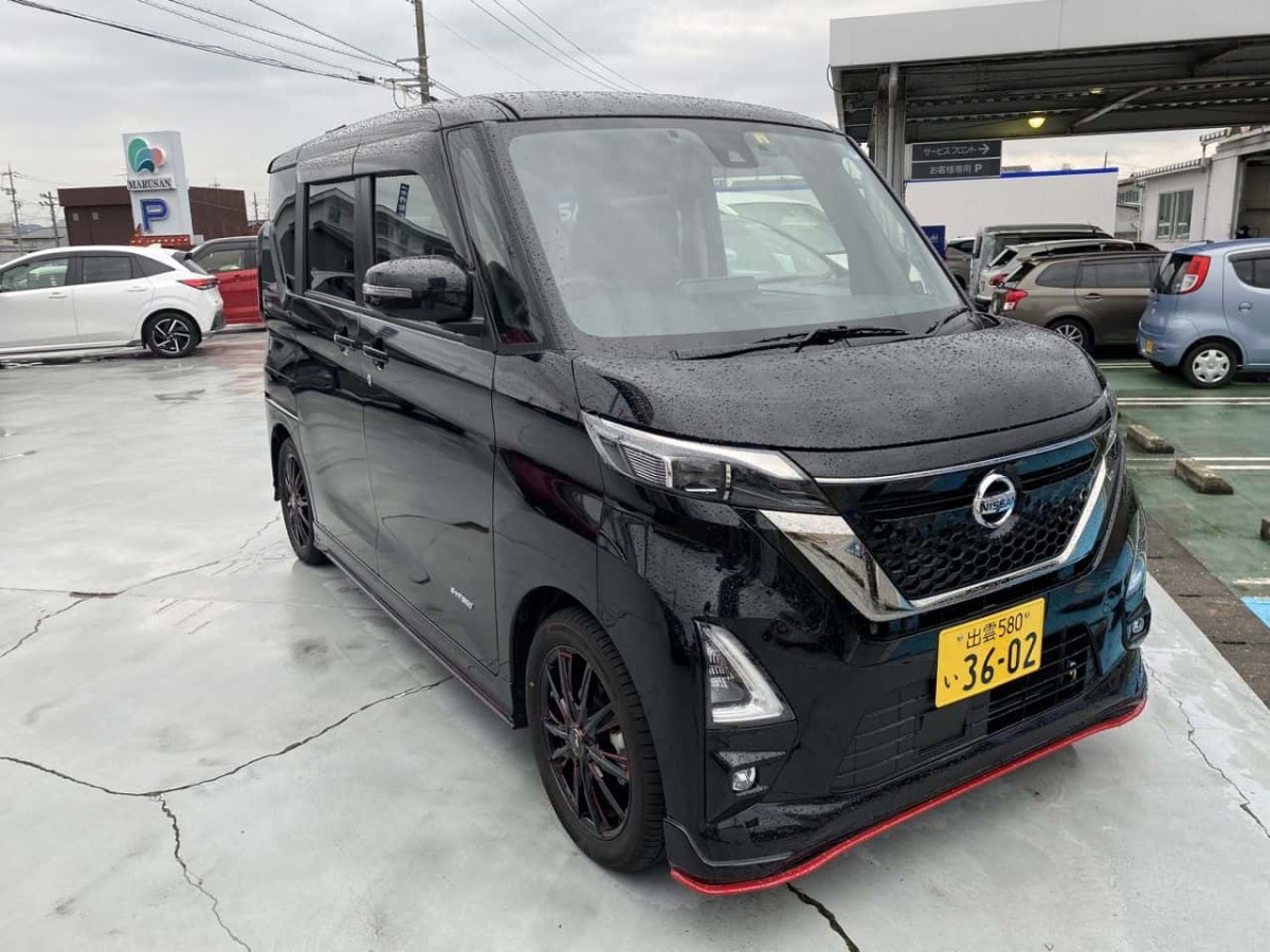 日産ルークスの車体