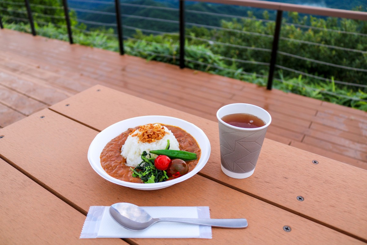 島根県大田市の三瓶山で開催されるイベント「天空の朝カレー」の朝カレー