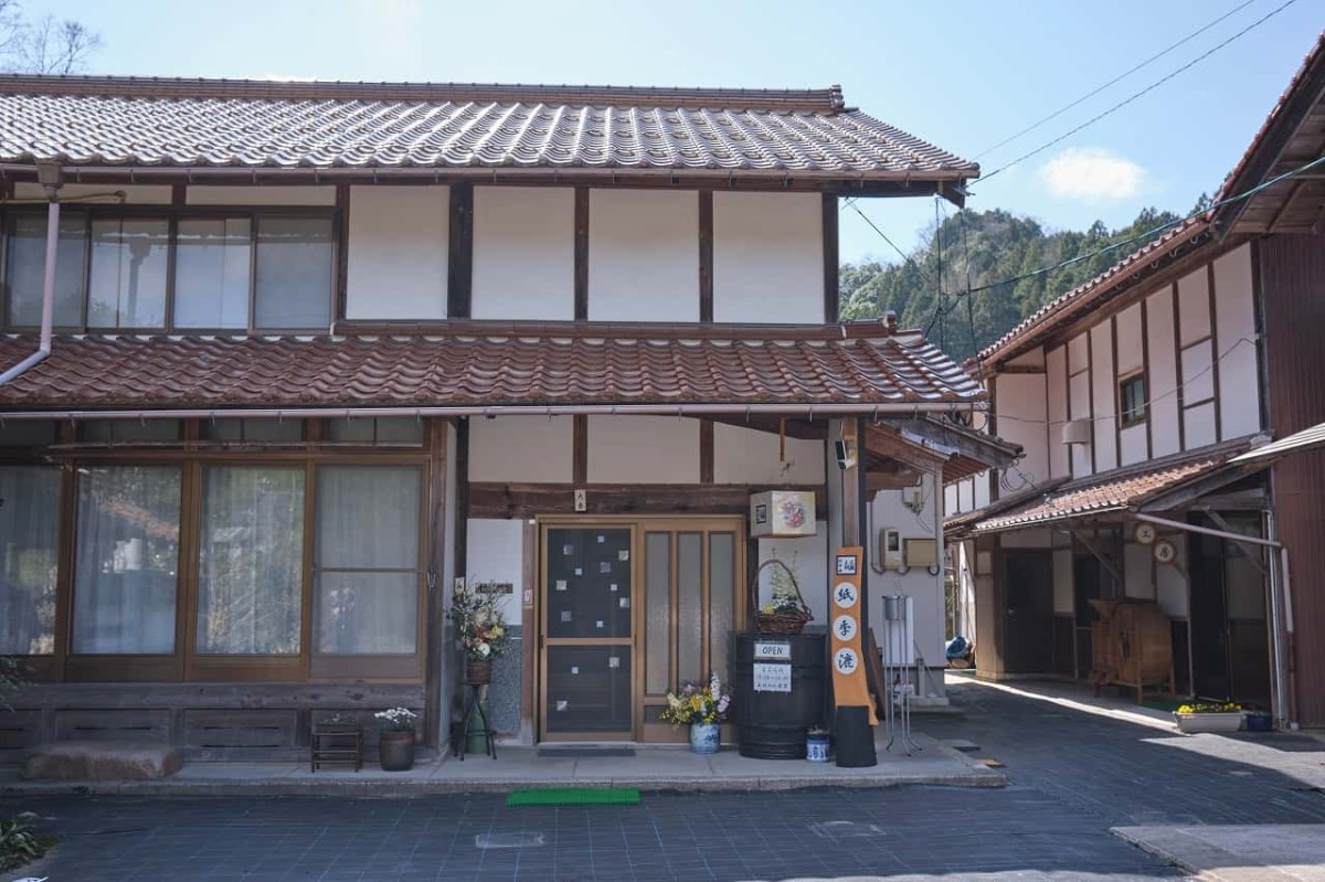 島根県安来市の広瀬和紙工房『紙季漉』の外観