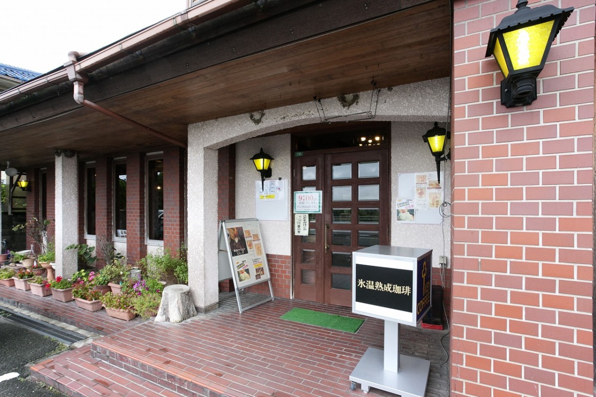 鳥取県境港市の老舗喫茶店『喫茶ウイング』の外観の様子