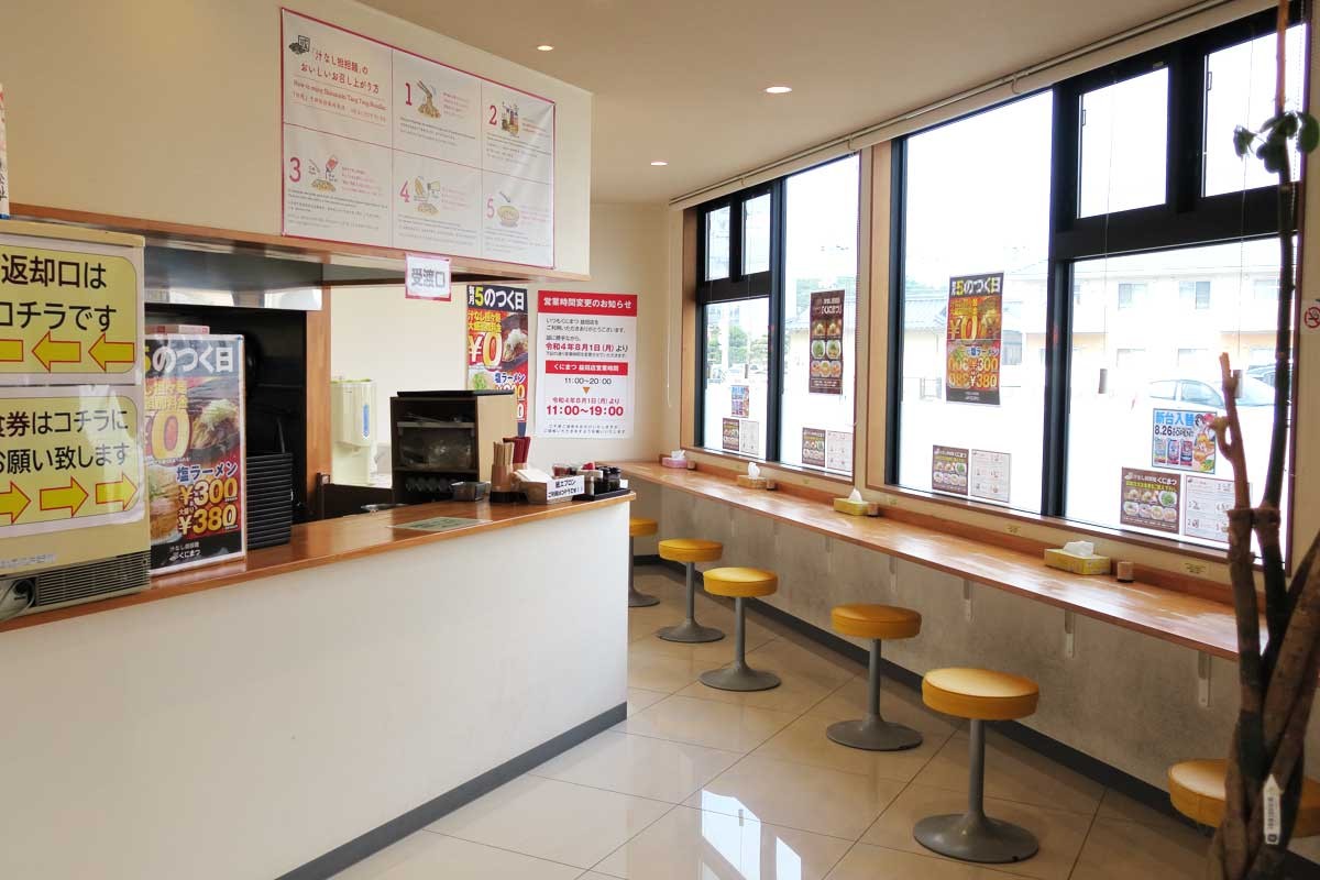 島根県益田市にオープンした汁なし担担麺の人気店『中華そば くにまつ 益田店』の店内