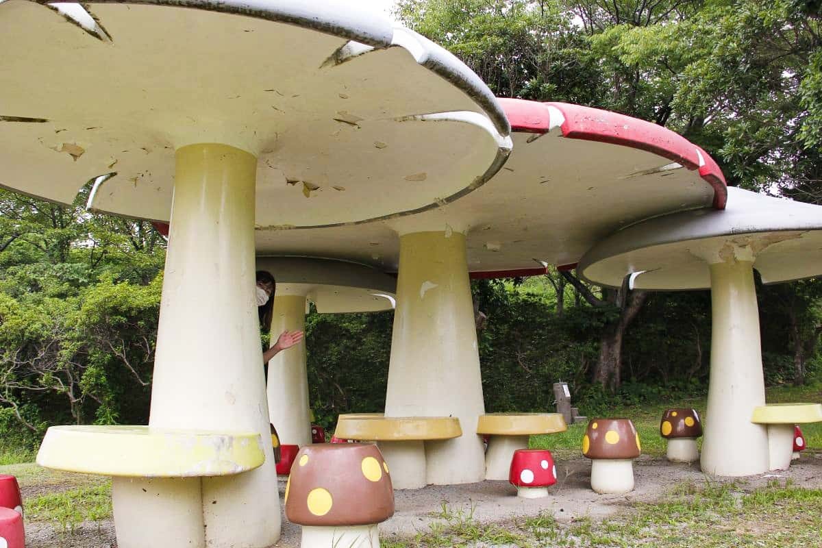 島根県浜田市のおすすめ公園『石見海浜公園（姉ヶ浜）』のキノコ型の休憩スペース
