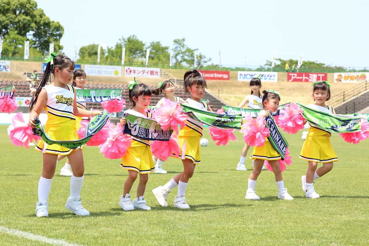 鳥取県のプロサッカークラブ「ガイナーレ鳥取」のオフシャルチアスクールのパフォーマンス