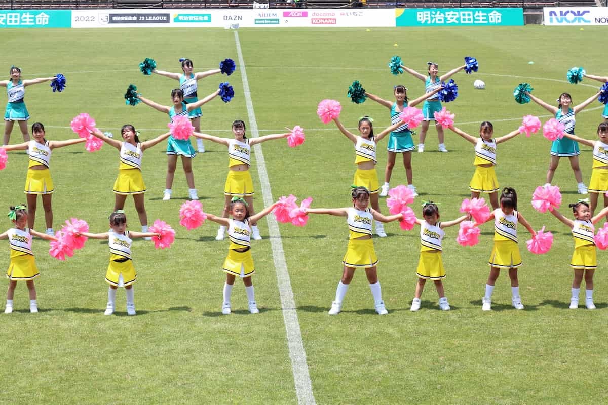 鳥取県のプロサッカークラブ「ガイナーレ鳥取」のオフシャルチアスクールのパフォーマンス